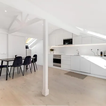 2br Renovated Duplex - Ac - Lx Factory Apartment *