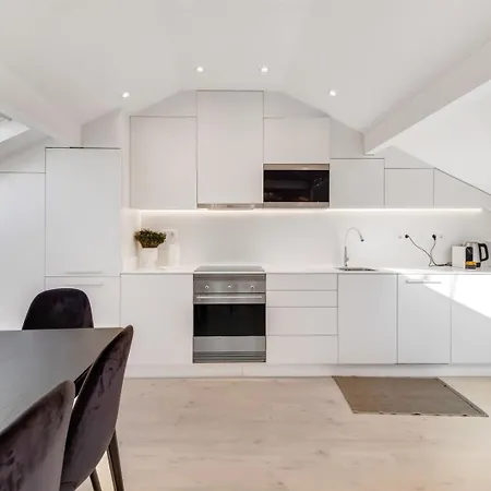 Apartment 2br Renovated Duplex - Ac - Lx Factory *