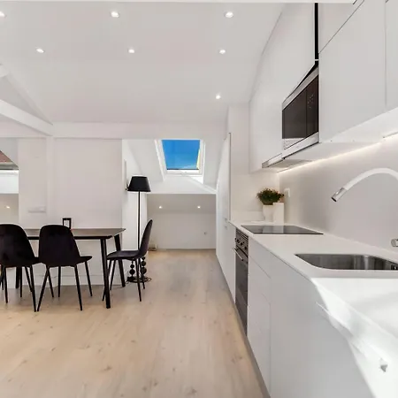 2br Renovated Duplex - Ac - Lx Factory *