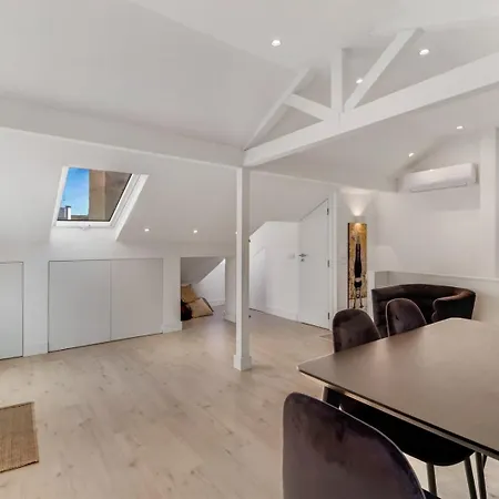 2br Renovated Duplex - Ac - Lx Factory *